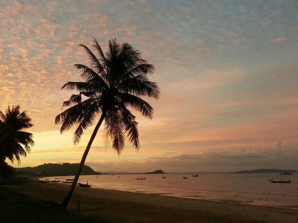 Star Light Beach Resort And Restaurant Chumphon Buitenkant foto