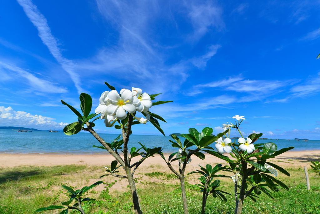 Star Light Beach Resort And Restaurant Chumphon Buitenkant foto