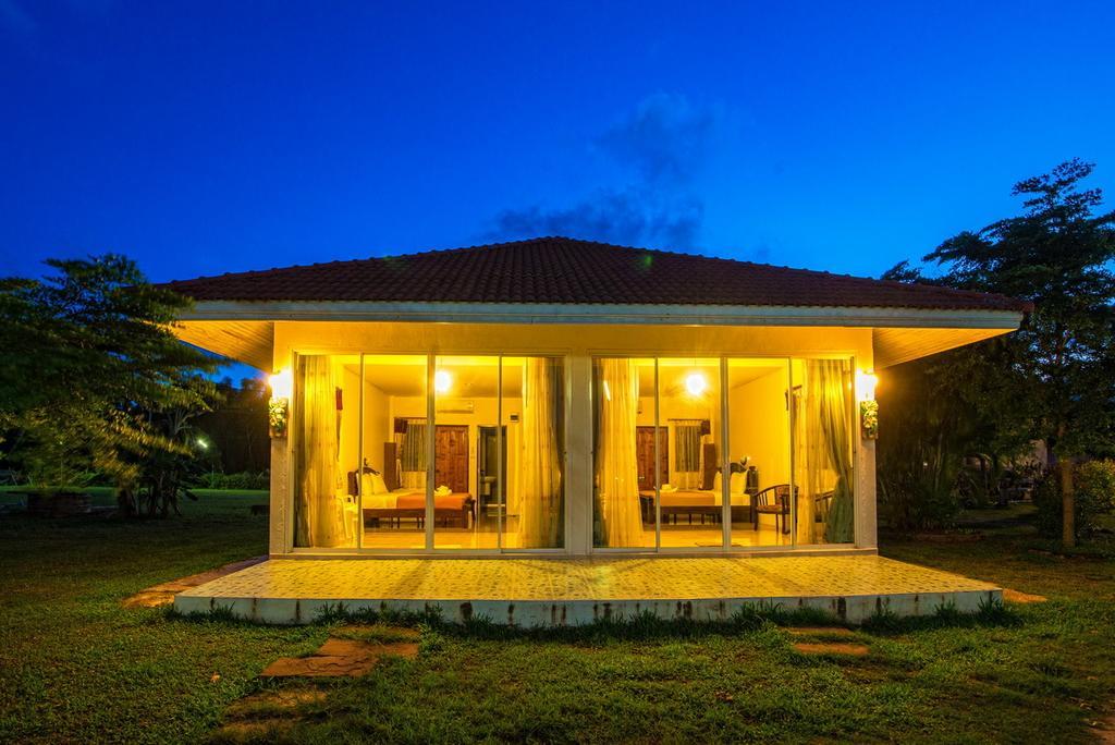 Star Light Beach Resort And Restaurant Chumphon Buitenkant foto